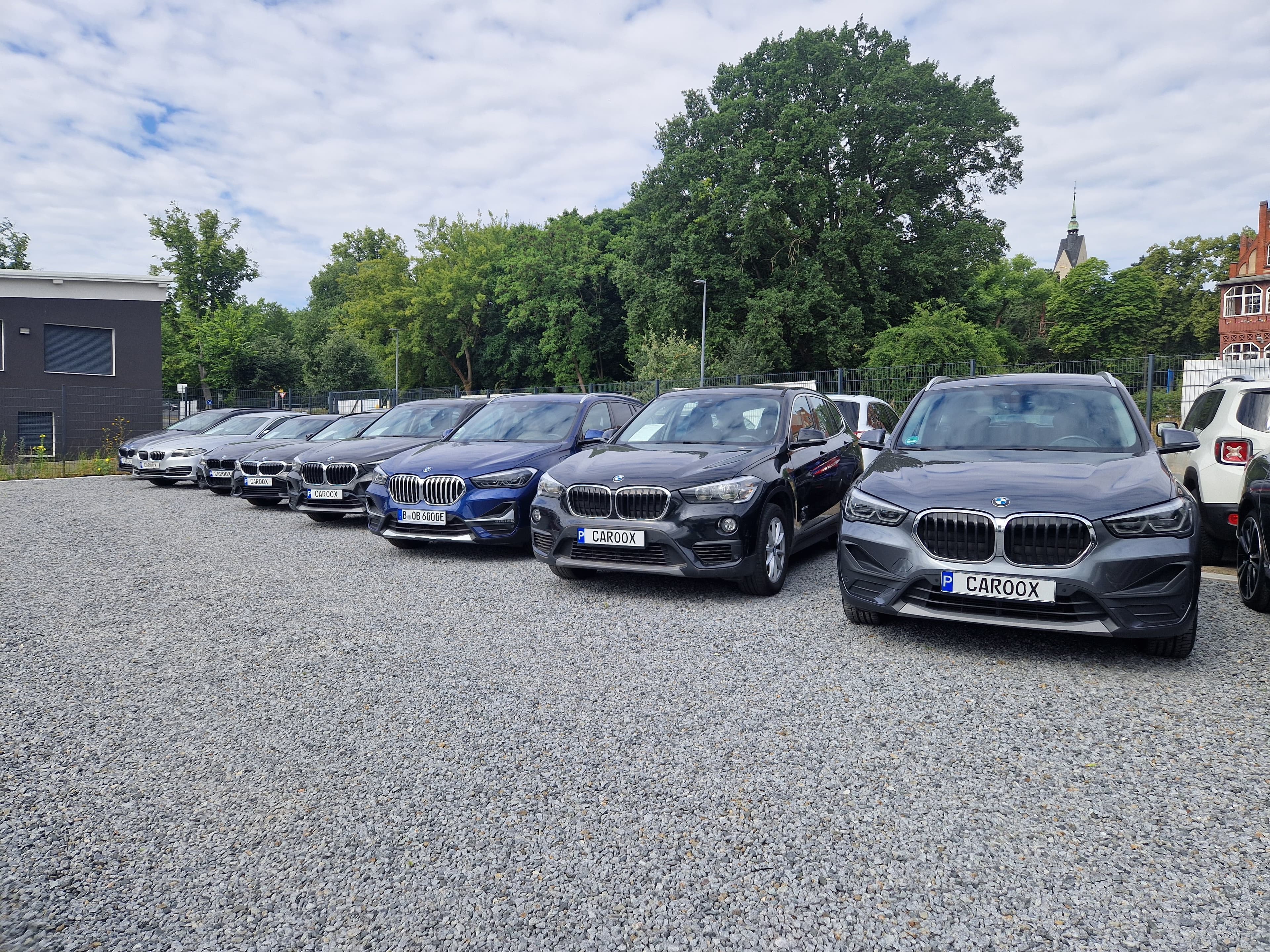 CAROOX Fahrzeughof mit BMW Modellen